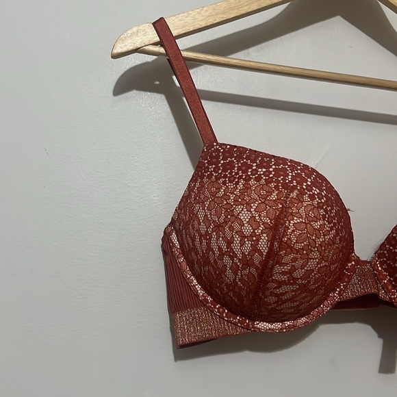 Victoria’s Secret Push-Up Bra - Picture 2 of 9